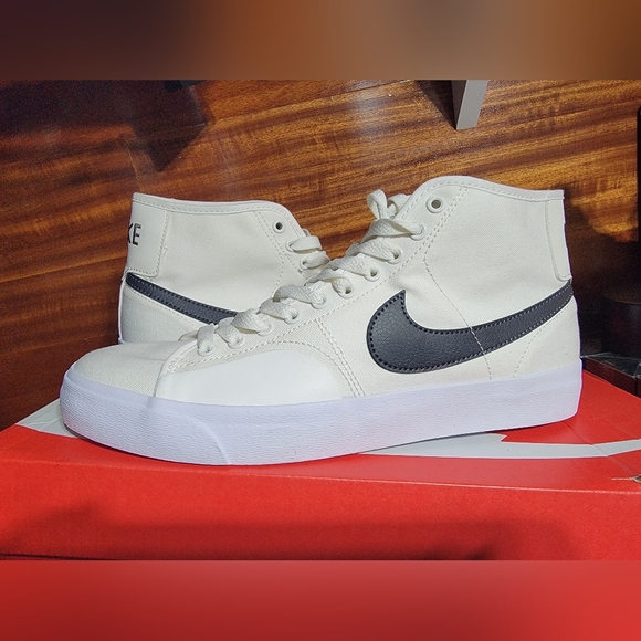 Nike Blazer - Picture 1 of 4